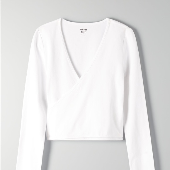 Aritzia | Black Sunday Best Wrap Top 🖤